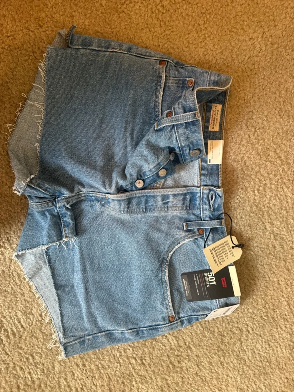 Levi’s 501 Shorts - Picture 6 of 6